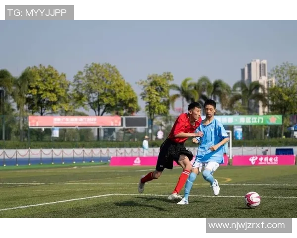 足球花山队奋勇拼搏追逐梦想展现团队精神与激情的精彩瞬间